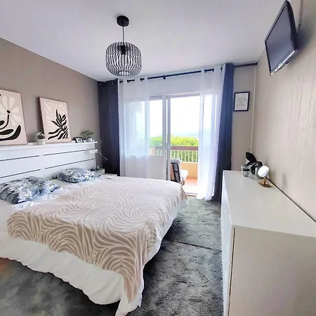 3 Pièces Avec 6 Couchages Et Parking à - Fr-1-251-911 Appartement *